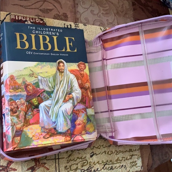 Zondervan Other - Illustrated Children’s Bible & Case